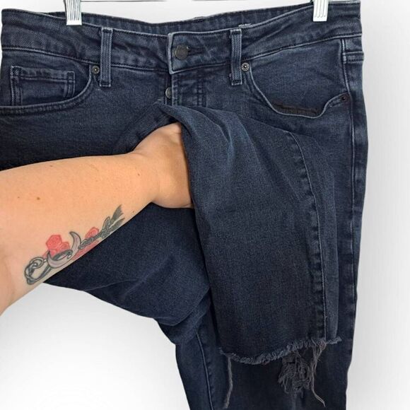 Old Navy Women's High Rise OG Straight Button Fly Jeans in Trinity Wash size 12 - Picture 3 of 7